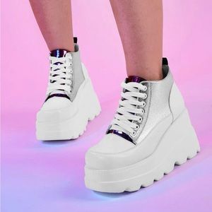 Wedge sneakers